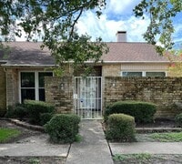 Building Photo - 10909 Glenwolde Dr