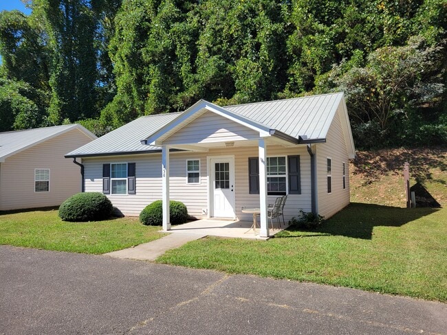 Building Photo - 458 Austin St