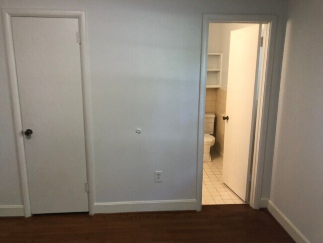 Building Photo - Byerly &amp; Paddock Duplex