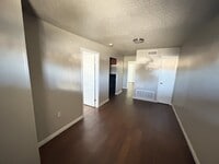 Building Photo - Fourplex two bedroom unit is ready to move in in Castle Hill