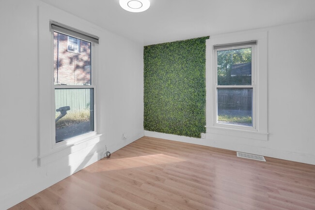 Building Photo - Ashland Ave