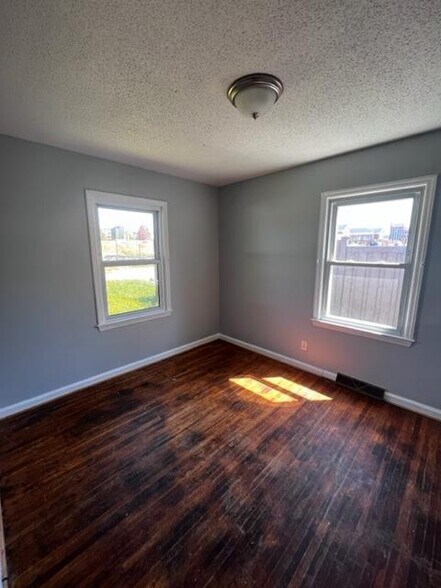 Building Photo - 804 Barbee Ave