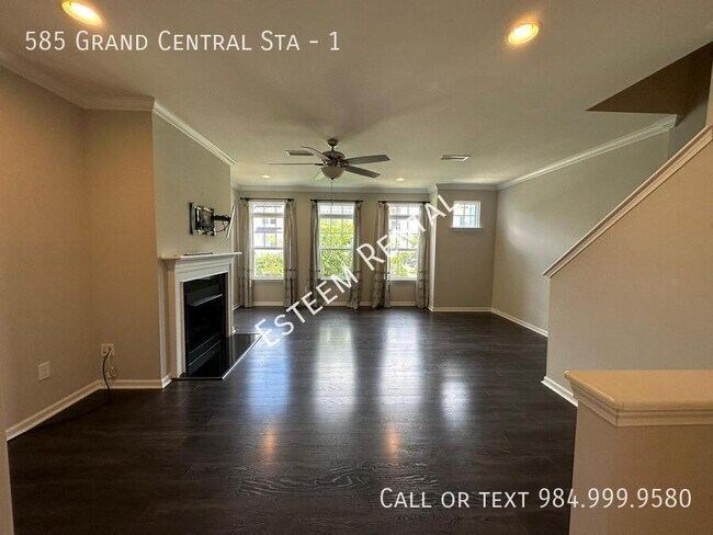 Building Photo - 585 Grand Central Sta