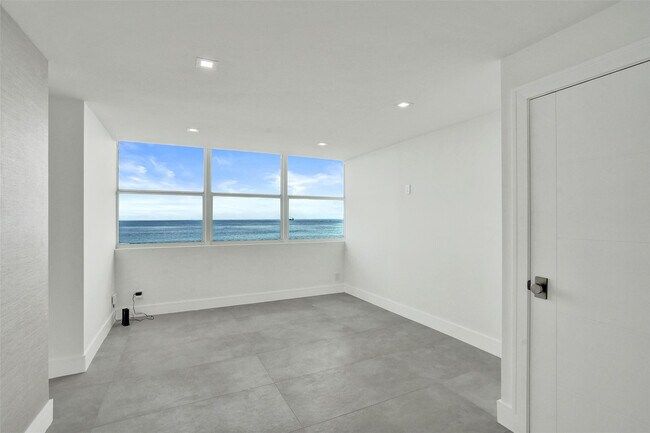 Building Photo - 209 N Fort Lauderdale Beach Blvd