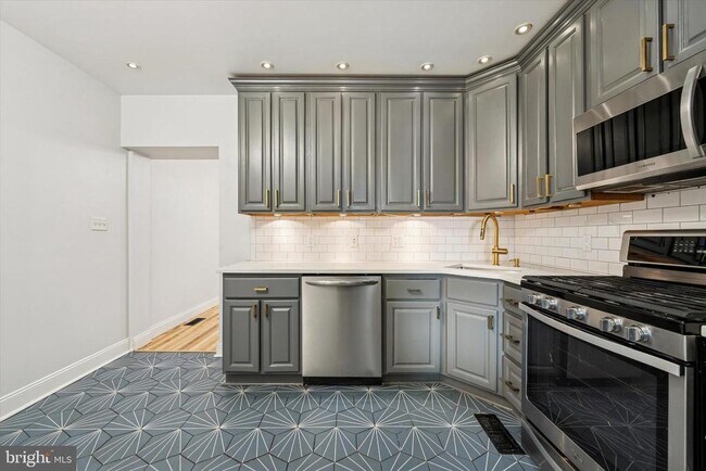 Building Photo - 2814 W Stiles St