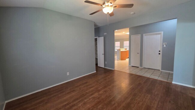 Building Photo - 5820 Show Master Ln
