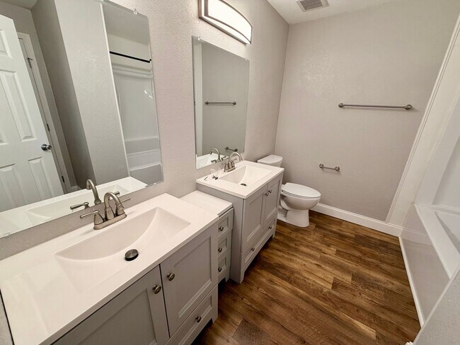 Building Photo - $1600-$2000 P.M