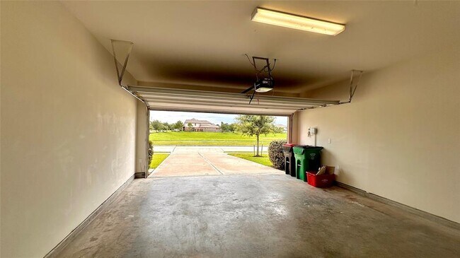 Building Photo - 25302 Farmdale Ln