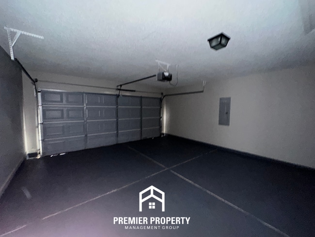 Building Photo - Modern Cordova Cove Living | 3BR/2BA with High Ceilings, Stone Fireplace & Garage