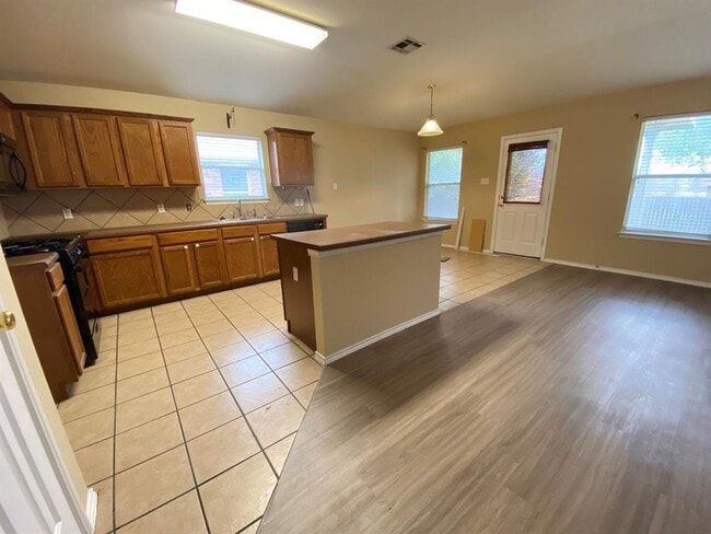 Building Photo - 258 Western Dr