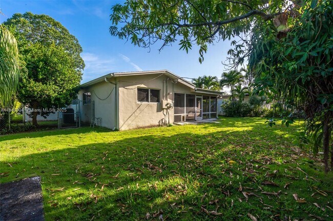 Building Photo - 8475 SW 43rd St