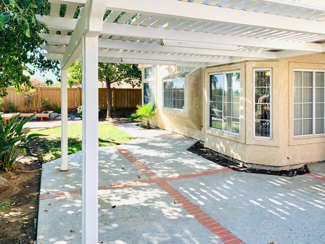 Building Photo - Spacious 4BD/2.5BA Home in Chula Vista - $4,295/mo!!