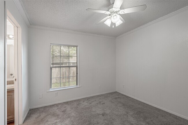 Building Photo - 144 Varsity Drive