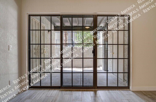 Building Photo - 8020 E Thomas Rd