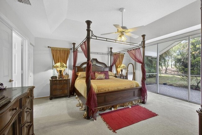 Building Photo - 1940 S Club Dr