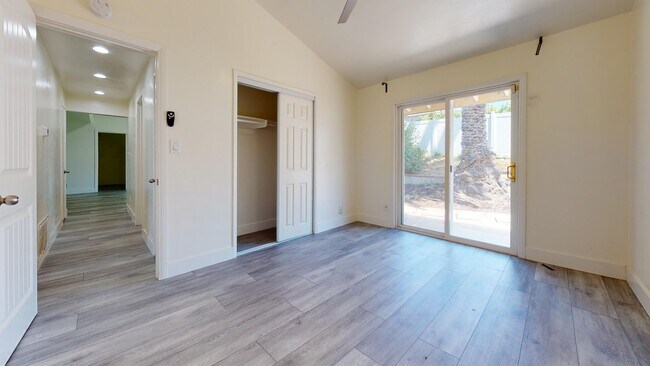 Building Photo - 5272 Manhasset Dr