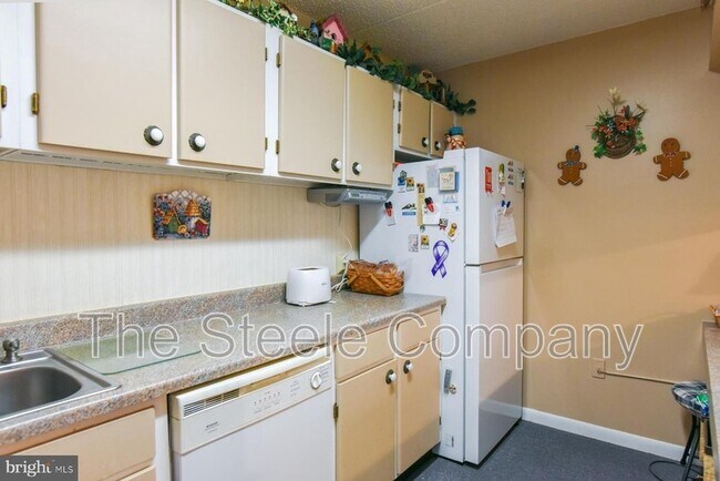 Building Photo - 1631 Edgewood Pl