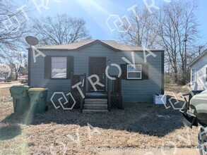 Building Photo - NOW AVAILABLE!  Remodeled 2 Bedroom