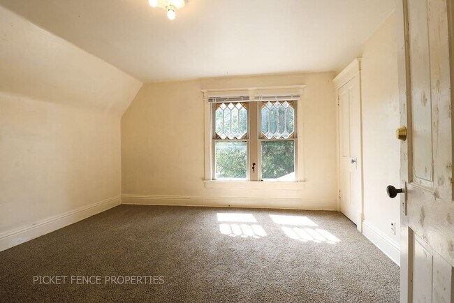 Building Photo - MOVE IN SPECIAL $500 OFF FIRST MONTHS RENT...