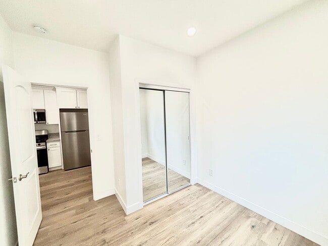 Building Photo - 351H2 - Oxnard | 2 Bed 1 Bath | Newly Reno...