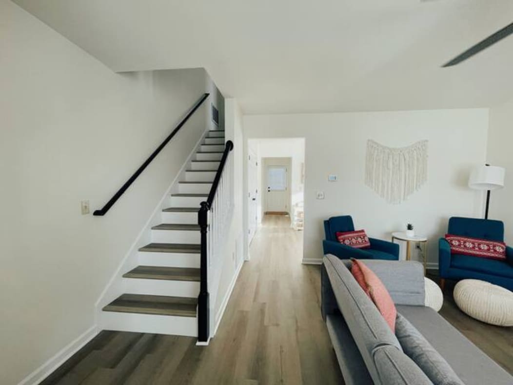 Living room looking to kitchen and half bath - 424 Sioux Trail