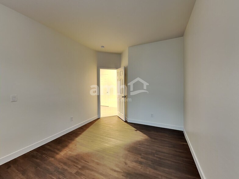 Building Photo - 5602 W Darrel Rd