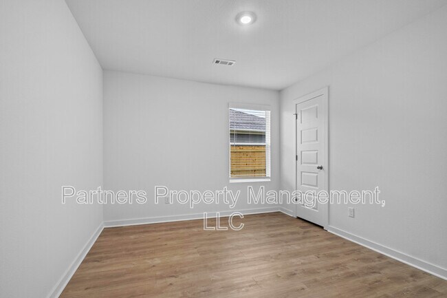 Building Photo - 941 Rentley St