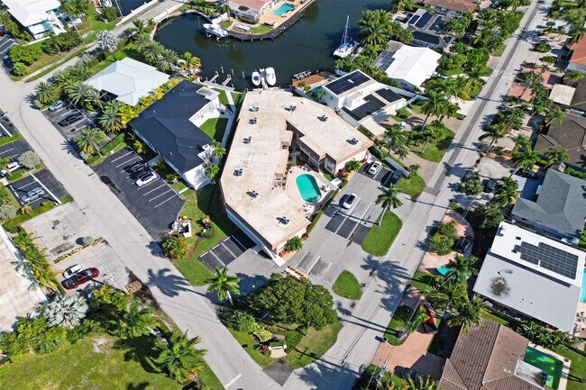 Building Photo - 2201 SE 9th St