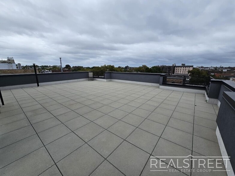 Building Photo - Tilden Avenue