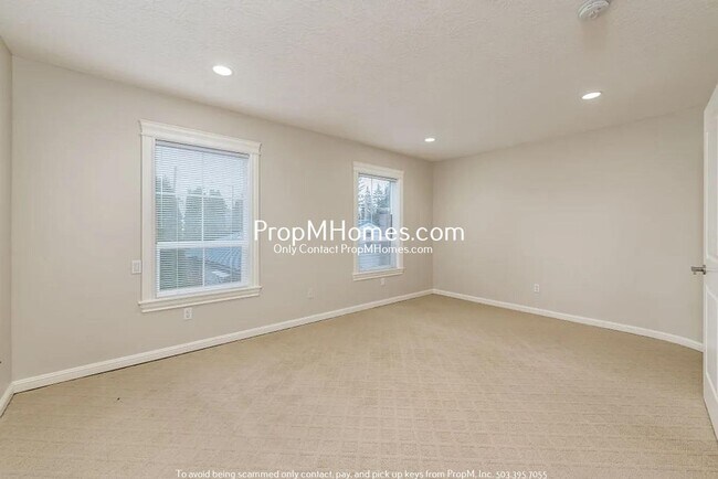 Building Photo - Gorgeous Three Bedroom Home in Centennial!