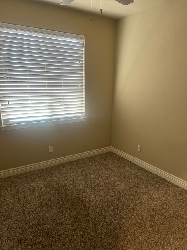 Building Photo - 13 Overseer Ct