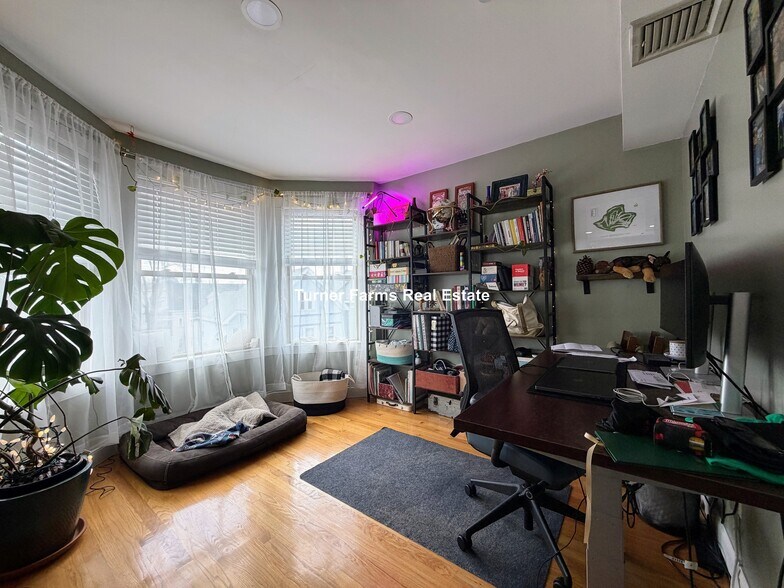 Building Photo - 31 Humphreys St