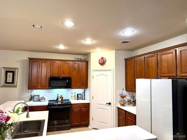 Building Photo - 15 El Sendero Ct