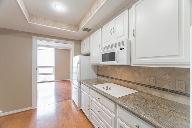Building Photo - 5100 San Felipe St