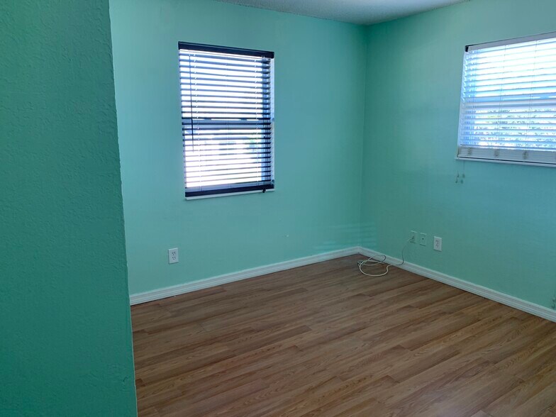 Building Photo - 2138 19th Ave SW