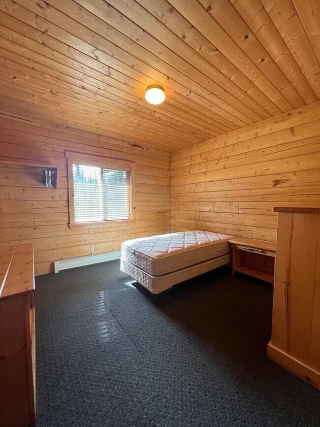 Building Photo - 1350 Angler Dr