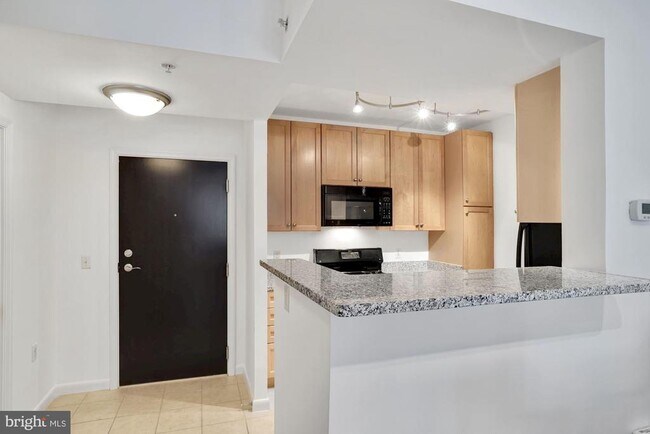 Building Photo - 851 N Glebe Rd