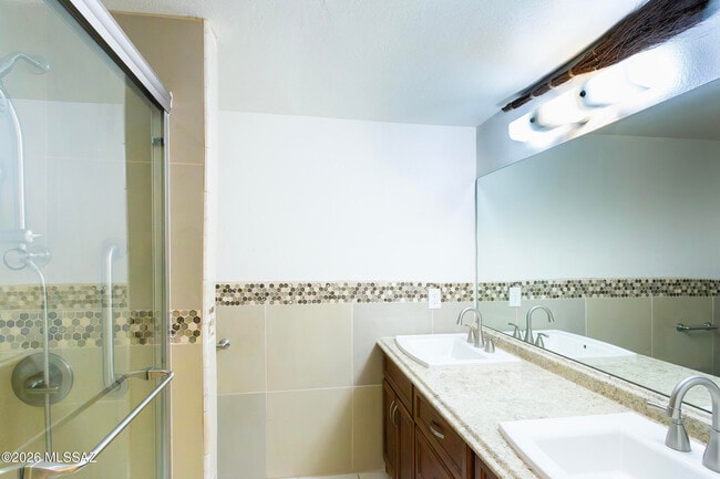 Building Photo - 1714 W Meadow Hills Dr