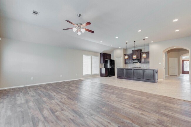 Building Photo - 25839 Riverside Creek Dr