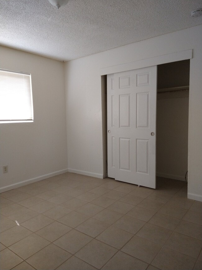 Building Photo - 227 Clifford Ave