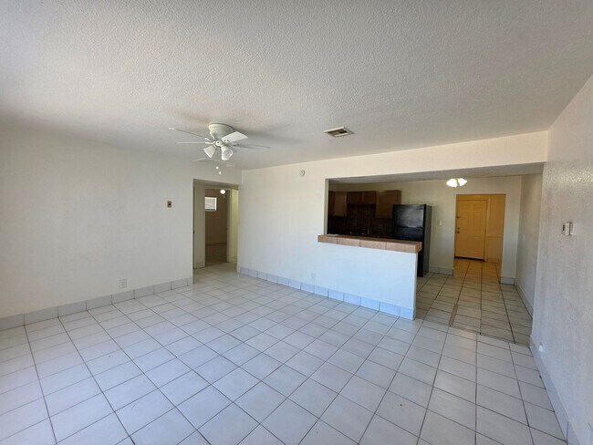 Building Photo - 331 W Carson Rd