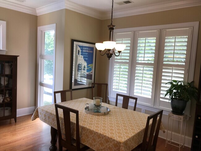 Building Photo - 100 N Laurel Ave