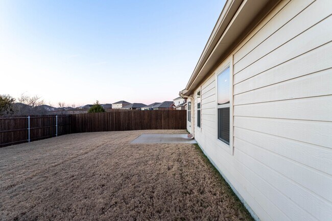 Building Photo - Located in the Trails at Riverstone community, this inviting 5-bedroom, 2-bathroom home offers a ...