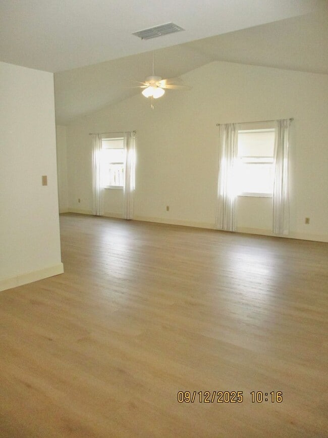 Building Photo - Spacious 2BR/2BA Townhouse – 1,550 Sq. Ft....