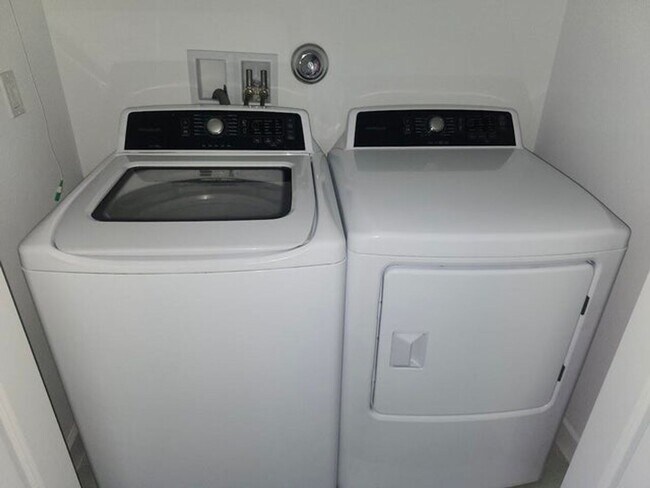 Building Photo - 5355 Flannigan Wy