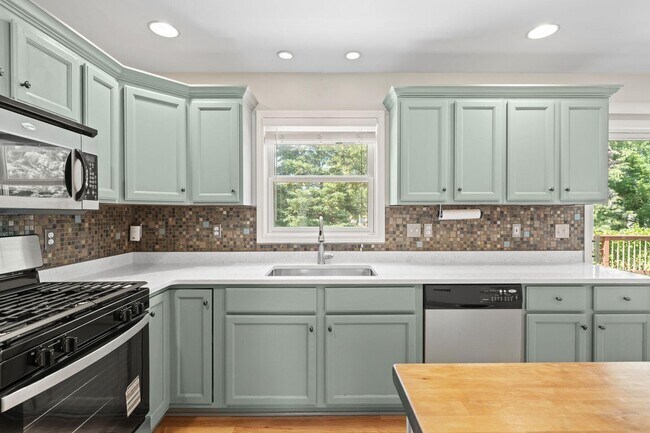 Building Photo - 406 Lakewood Dr
