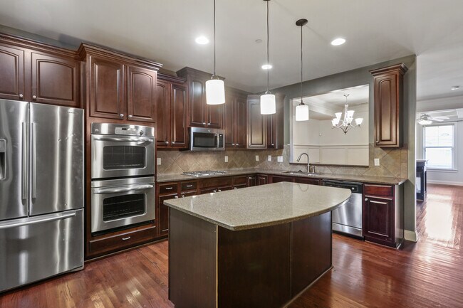 Building Photo - 2110 Westhill Dr SE, Smyrna, GA 30082