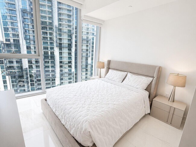 Building Photo - 300 Biscayne Blvd Way