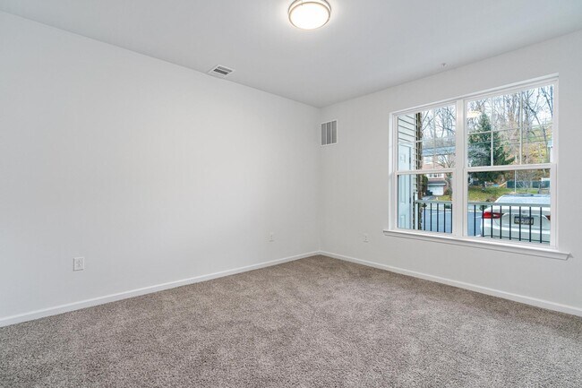 Building Photo - 565 W Lehigh St
