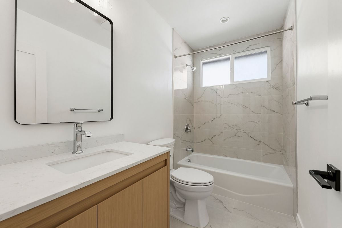 Building Photo - 2819 Sycamore Ave